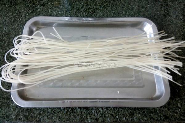 黄豆酱拌米粉的做法图解1