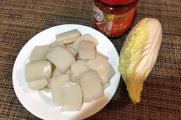 蒜蓉辣椒酱炒年糕的做法图解1