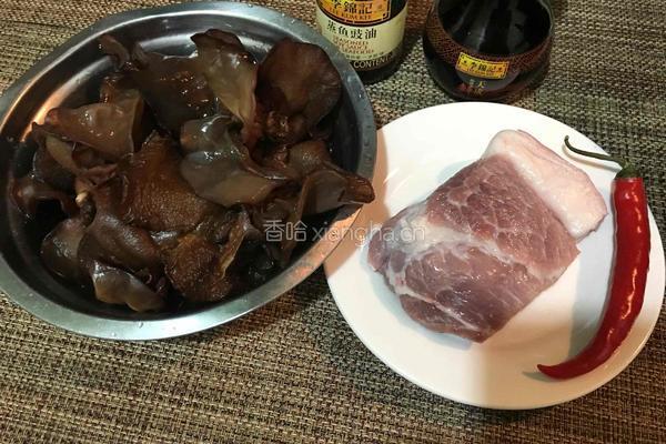 木耳炒肉丝的做法图解1