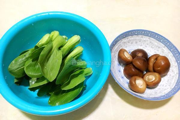 香菇扒油菜的做法图解2