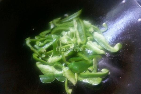 青椒炒腊肠的做法图解4