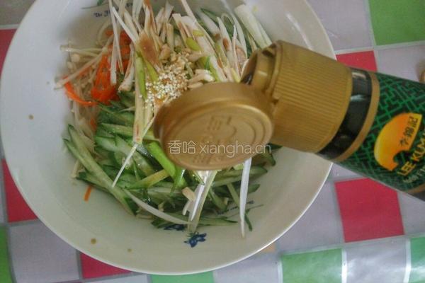凉拌金针菇黄瓜的做法图解9