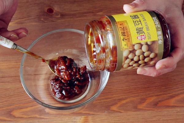 黄豆酱豉油蒸鲈鱼的做法图解5