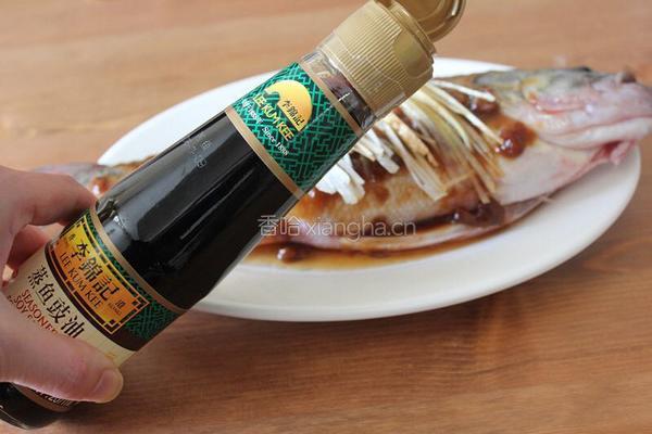 黄豆酱豉油蒸鲈鱼的做法图解10