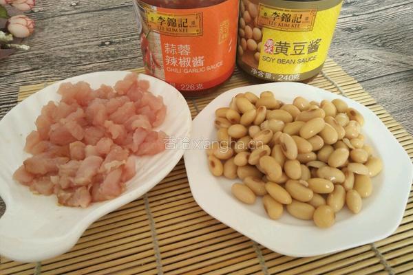 蒜蓉辣酱肉末黄豆粒的做法图解1