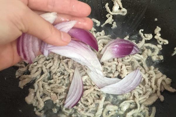 ＃李锦记#肉丝香菇捞汤河粉的做法图解4