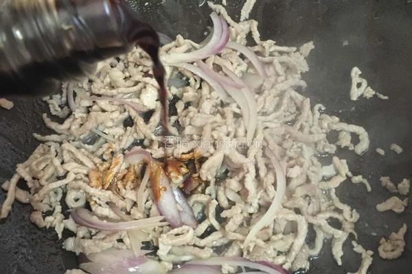 肉丝香菇捞河粉的做法图解5