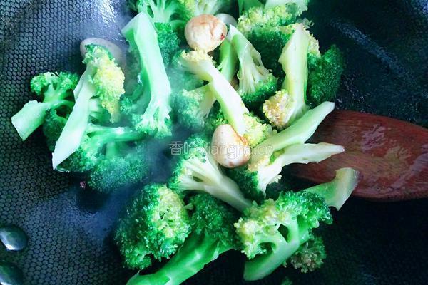 鸟巢（西兰花炒鹌鹑蛋）的做法图解6