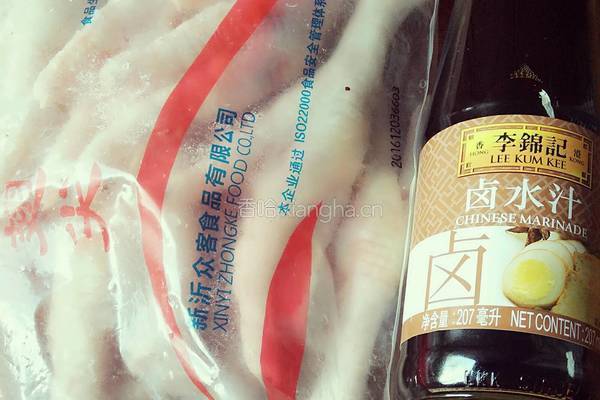 卤水鸡爪的做法图解1
