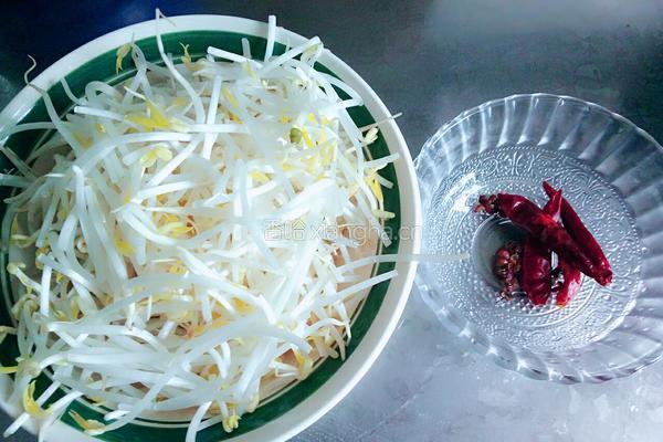炝爆绿豆芽的做法图解1