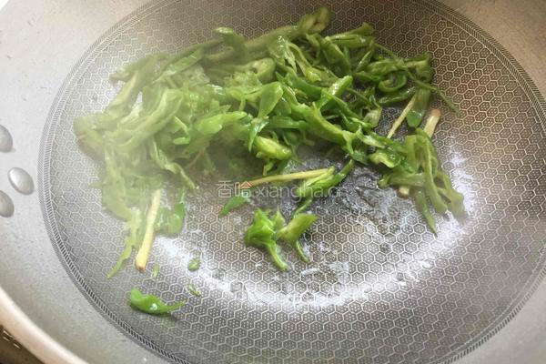 青椒炒香干的做法图解4