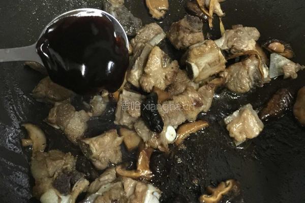 蚝油排骨香菇腊肠饭的做法图解8