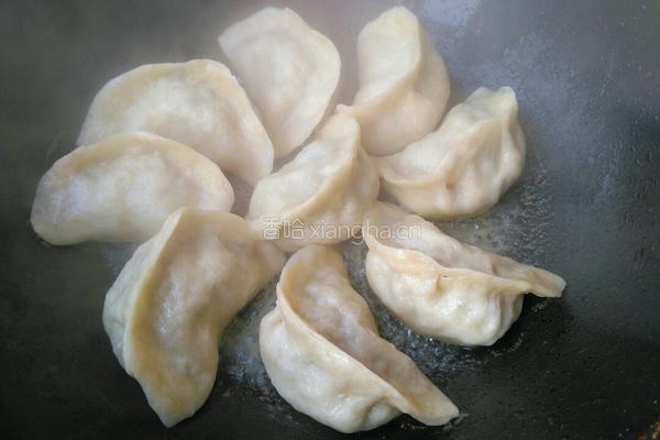 锅贴大饺子的做法图解30