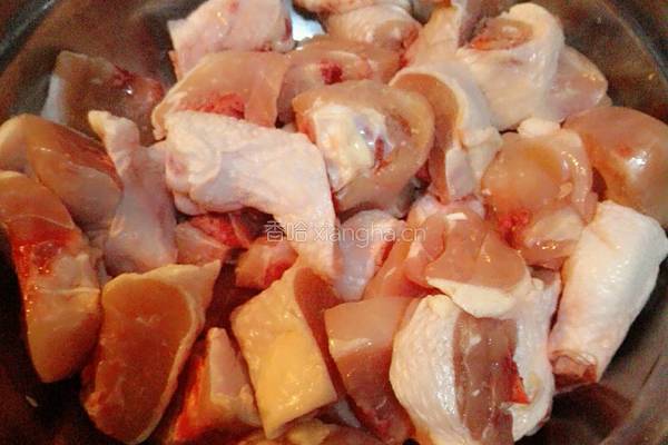 土豆炖鸡块的做法图解1