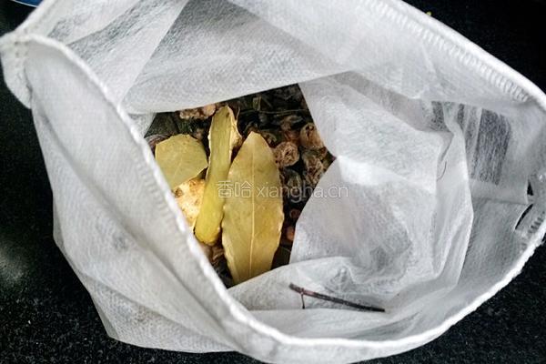 卤猪脚的做法图解2