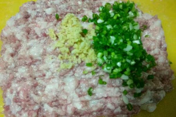蒸蘑菇酿肉的做法图解3