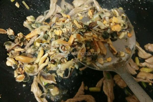 瘦肉海鲜萝卜汤的做法图解4