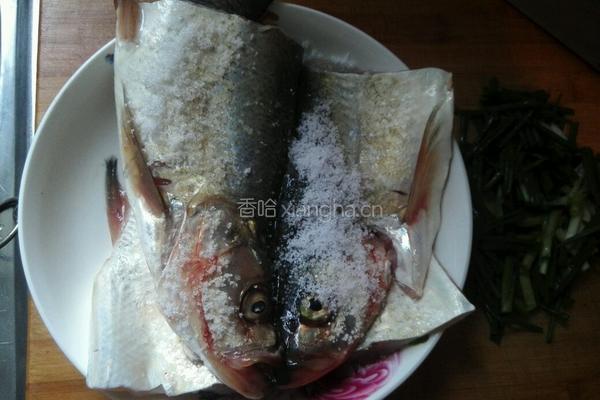 清蒸白鱼的做法图解2