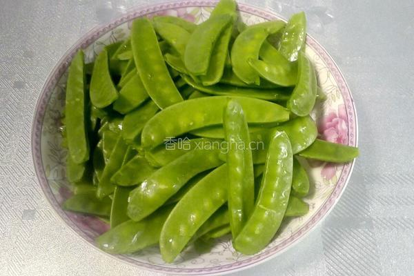 荷兰豆炒肉的做法图解1