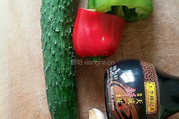 酱油黄瓜条的做法图解1