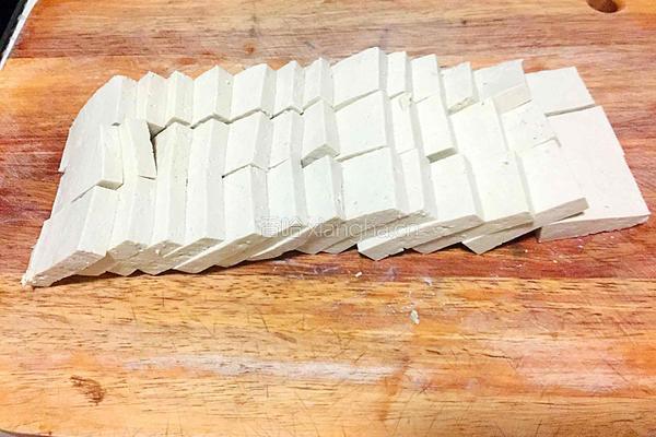 虾酱炒豆腐的做法图解2