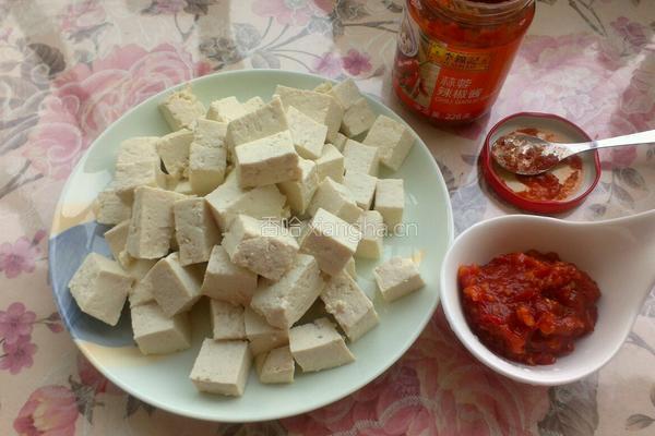 蒜蓉辣豆腐的做法图解1