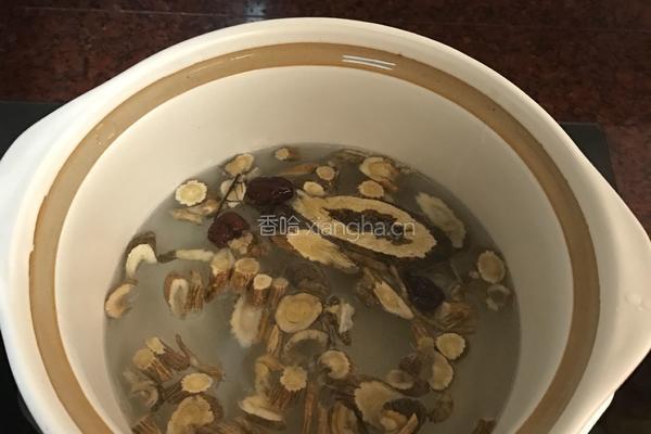当归黄芪红枣生姜饮的做法图解2