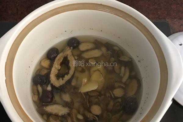 当归黄芪红枣生姜饮的做法图解3