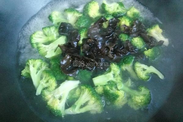 凉拌西兰花黑木耳的做法图解6