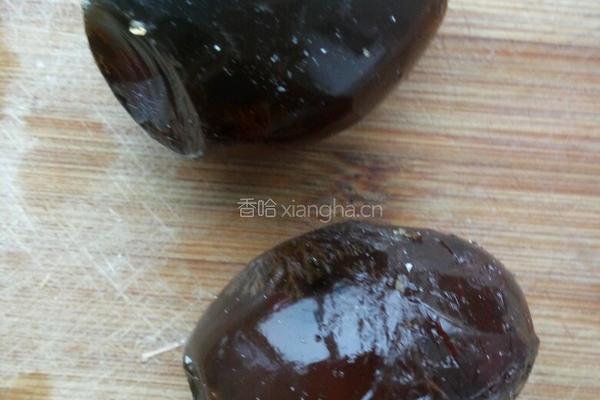 蒜茸皮蛋的做法图解3