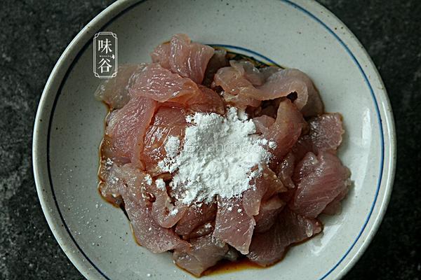 胡萝卜炒藕片的做法图解3