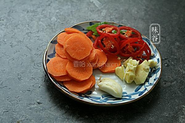 胡萝卜炒藕片的做法图解5