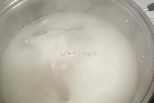 鲫鱼炖萝卜丝的做法图解3