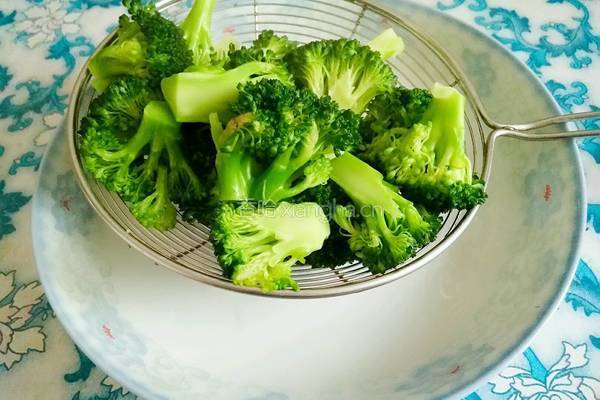 蚝油西兰花的做法图解4
