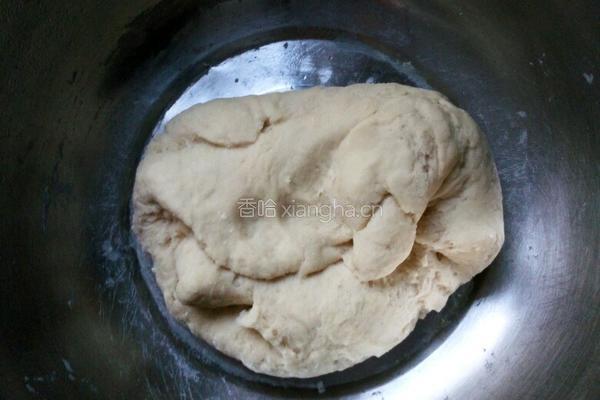 猪肉韭菜蘑菇水饺的做法图解2
