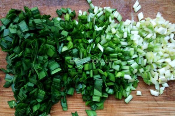 猪肉韭菜蘑菇水饺的做法图解6