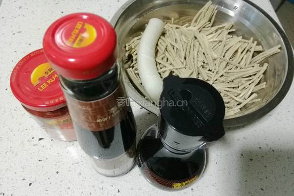 卤水豆腐丝儿的做法图解1