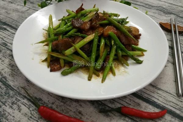 五花肉爆炒芦笋的做法图解1