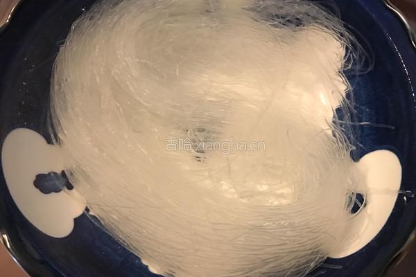 绿豆芽炒粉丝的做法图解3
