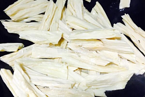 蒜香腐竹爆炒肥牛的做法图解5