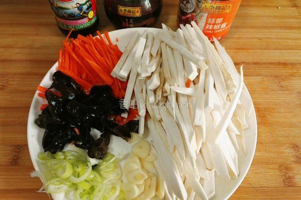 杏鲍菇炒肉丝的做法图解1