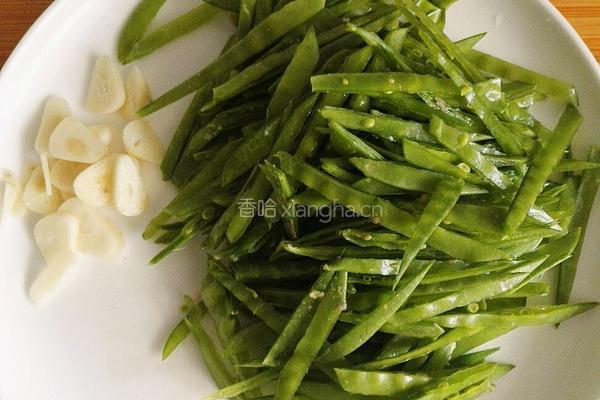 荷兰豆炒鸡丝的做法图解3
