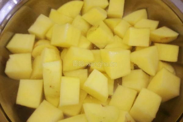 土豆烧鸡翅的做法图解3