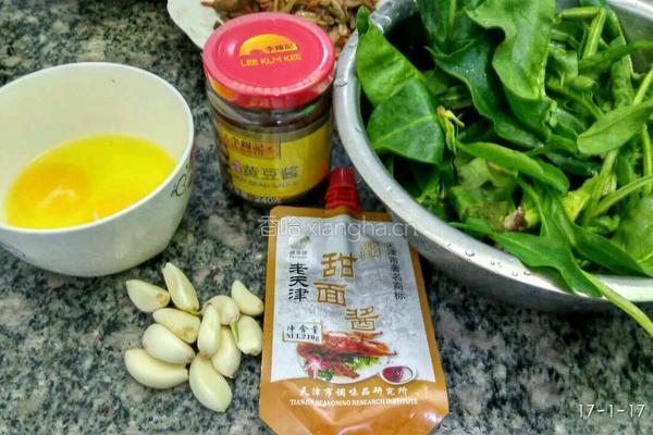 蛋酱菠菜的做法图解1