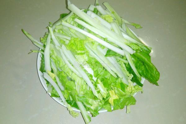 蒜蓉辣椒酱炒白菜的做法图解2
