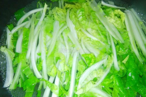 蒜蓉辣椒酱炒白菜的做法图解3