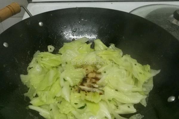 来一盘 素炒包心菜的做法图解3