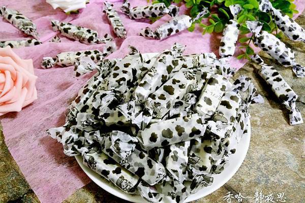 黑芝麻牛轧糖的做法图解1