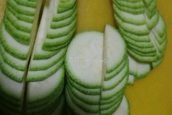 云南小瓜炒肉的做法图解4