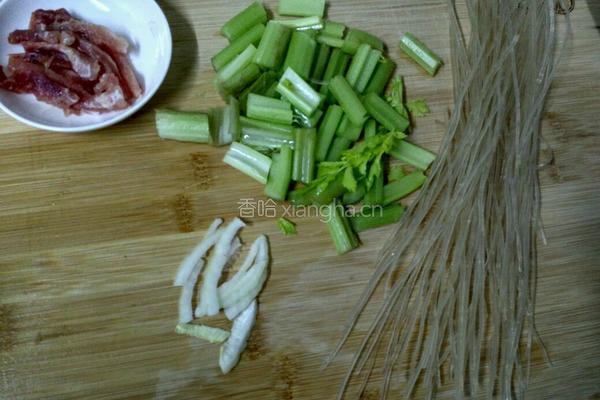芹菜猪肉炖粉条的做法图解2